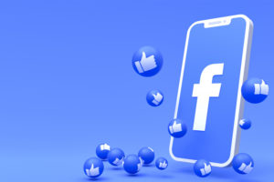 פרסום ממומן בפייסבוק מתייחס לתהליך הפרסום והעלאת מודעות שיווקיות דרך מערכת ייעודית לכך ששייכת לפייסבוק, כך שכל התכנים הפרסומיים מופיעים בתוך פייסבוק ומונגשים לקהל המשתמשים בצורה שיווקית