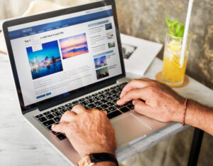 פרסום מאמרי קידום יכול להיות גם ברשתות החברתיות, באמצעות קידום ממומן והוספת קישור.